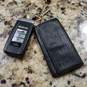 Auth LV 4 key holder, black epi